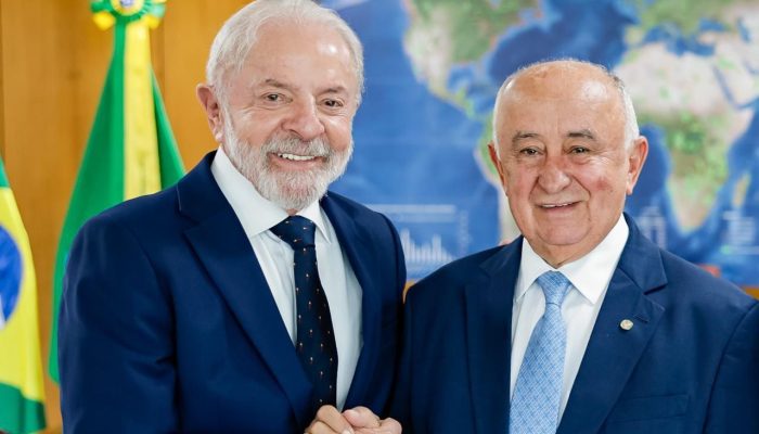 uma cadeira no Senado, o deputado federal Júlio César teve uma breve conversa co