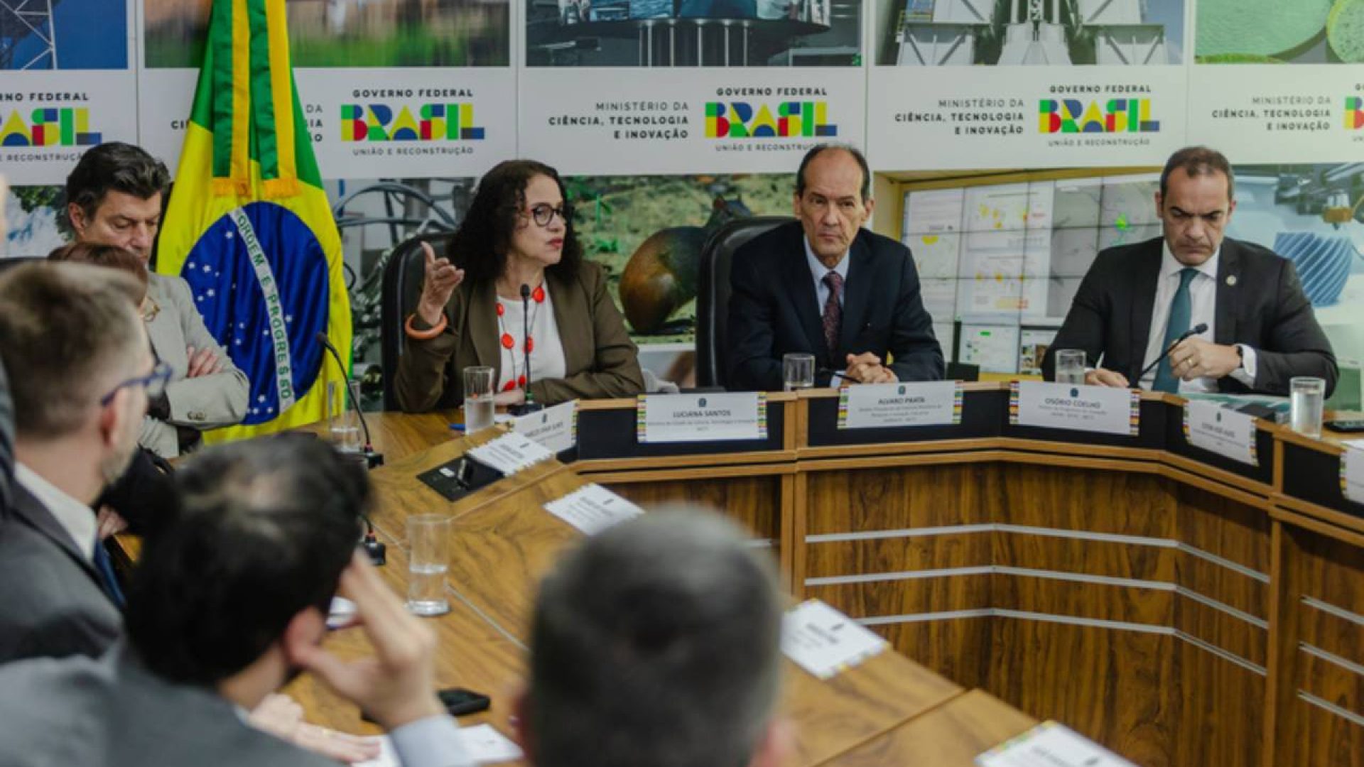 te e aplicações industriais, incluindo os setores de transportes, fertilizantes