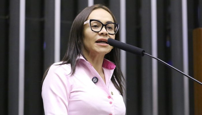 cionar condições concretas para que essas mulheres reconstruam suas vidas com au
