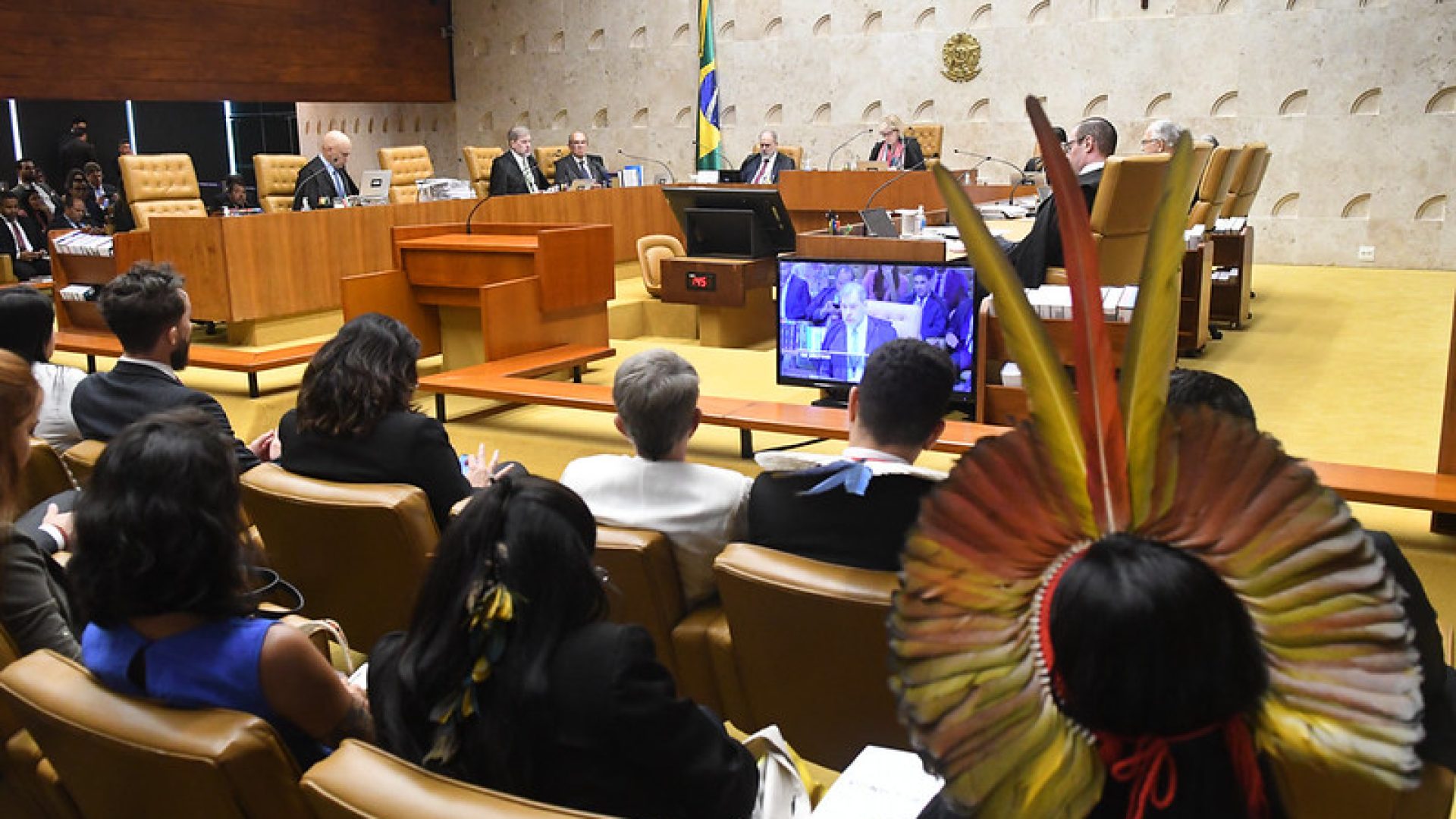 as articulações antes de um mal maior. Foi o que aparentemente fez o presidente