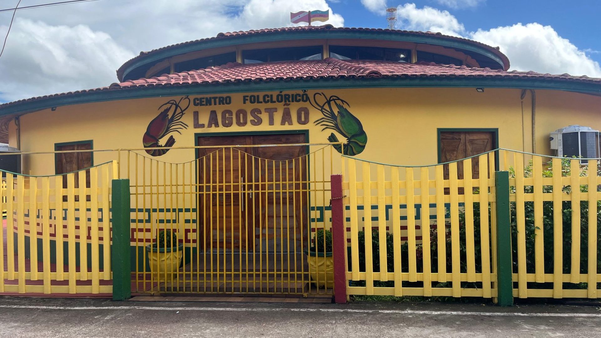 excesso de velocidade. Essa cidade existe, está situada no Marajó, no delta do r