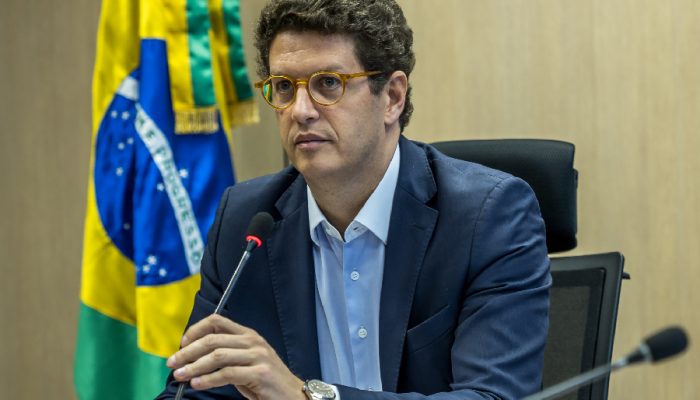 São Paulo, afirmou que Flávio Bolsonaro foi “omisso” diante dos ataques direcion