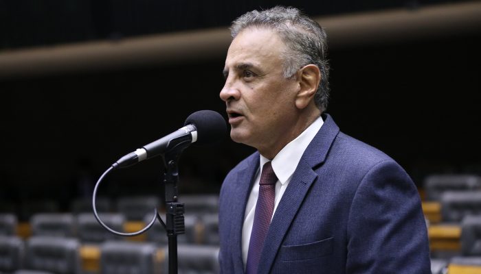 enquanto, também não pretende apoiar nenhum dos outros presidenciáveis. A inform