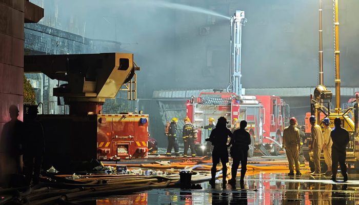 China: Xi Jinping ordena investiga&ccedil;&atilde;o completa ap&oacute;s inc&ecirc;ndio mortal em f&aacute;brica de cal&ccedil;ado