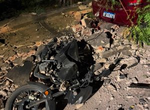 vizinhos sobre o desabamento durante a madrugada e, ao tomar conhecimento da sit