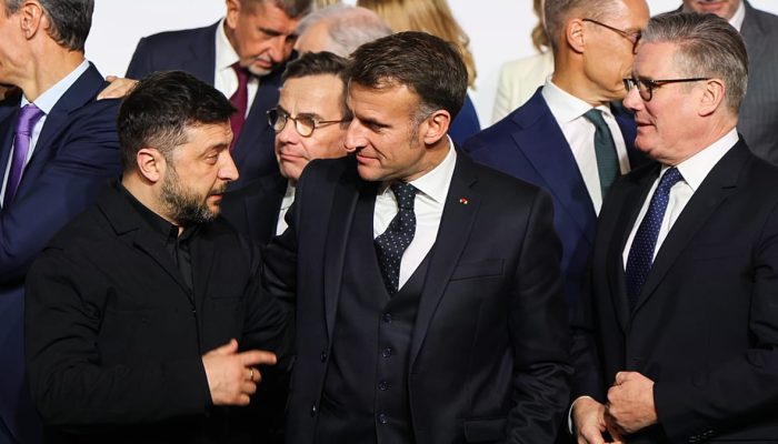 Fran&ccedil;a: l&iacute;deres da "Coliga&ccedil;&atilde;o dos Dispostos" em Paris antes de desfile do 14 de Julho