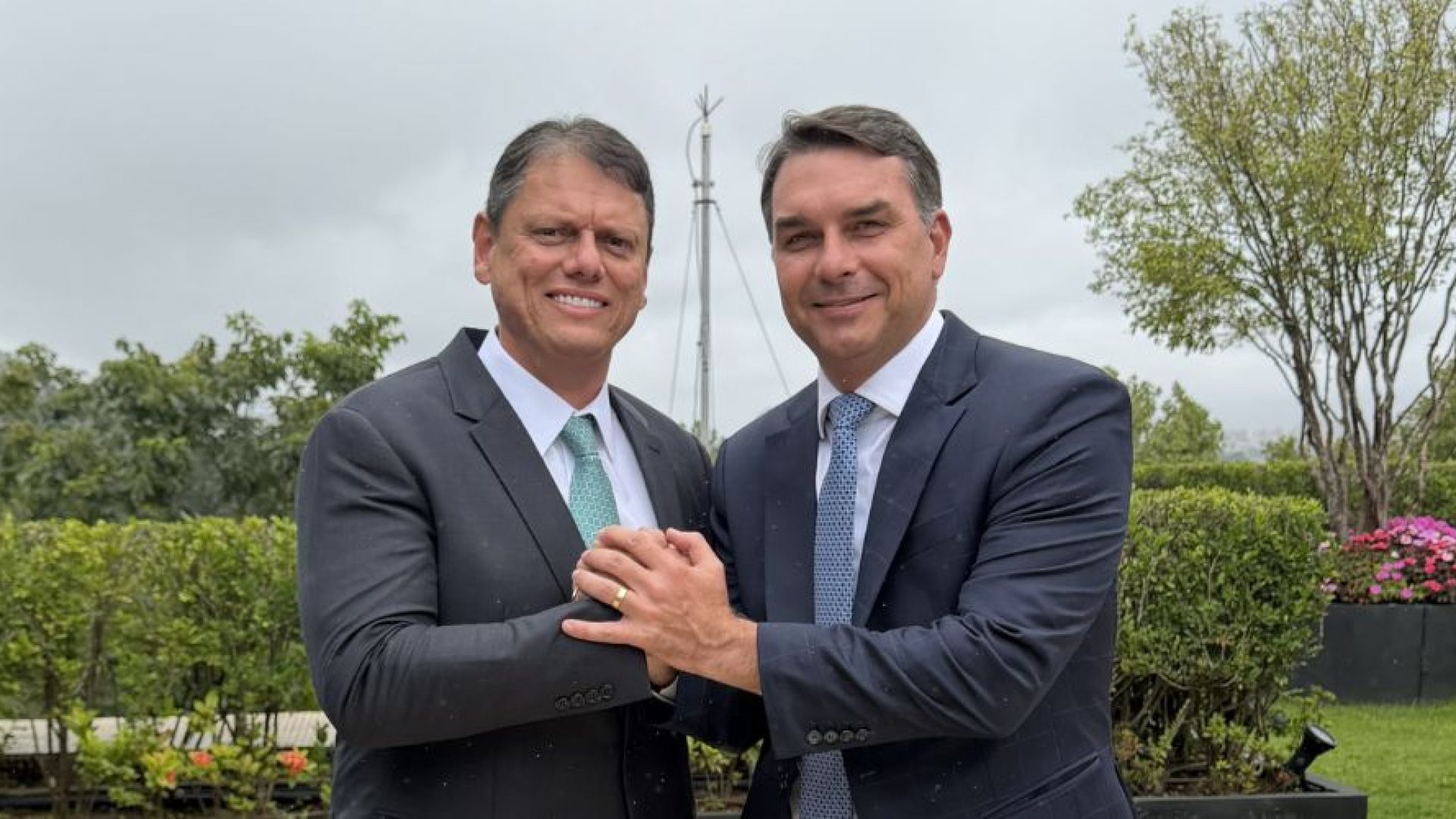 Jair Bolsonaro para disputar a Presidência da República, o governador de São Pau