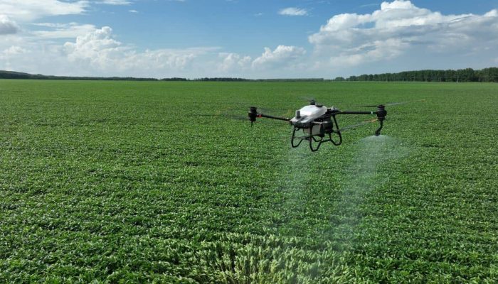 Setor agrícola lança cartilha com diretrizes para pulverização por drones