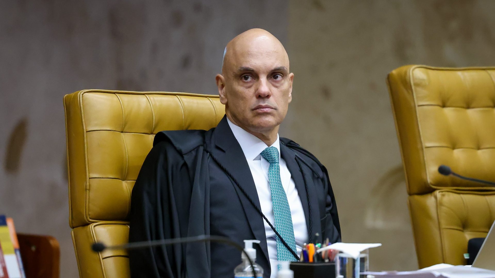 Prisão domiciliar: Moraes detalha rotina e refuta alegação de incomunicabilidade