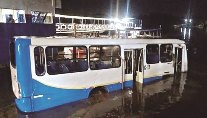 Investigações se aprofundam sobre micro-ônibus que afundou em rio paraense