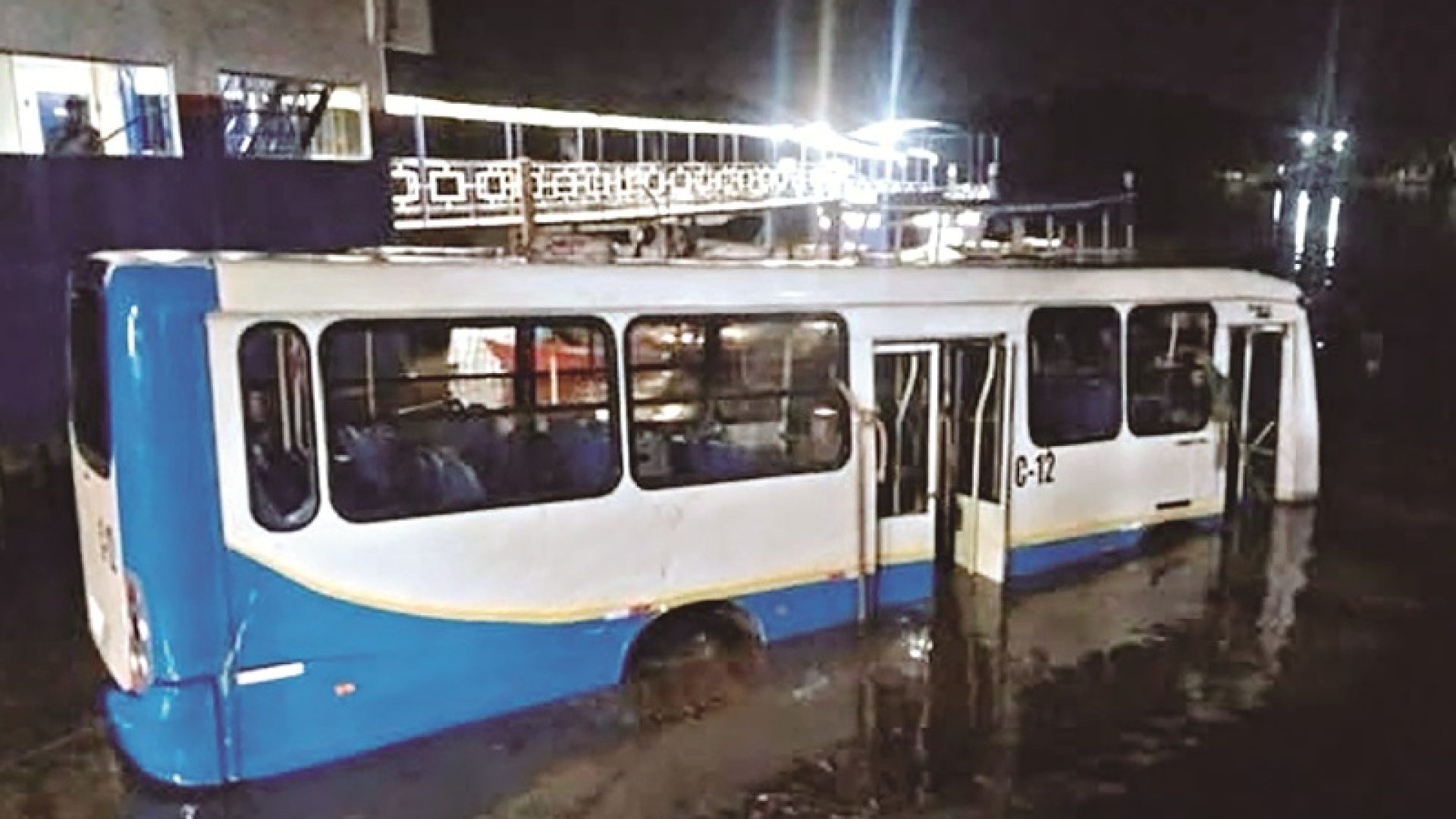 Investigações se aprofundam sobre micro-ônibus que afundou em rio paraense