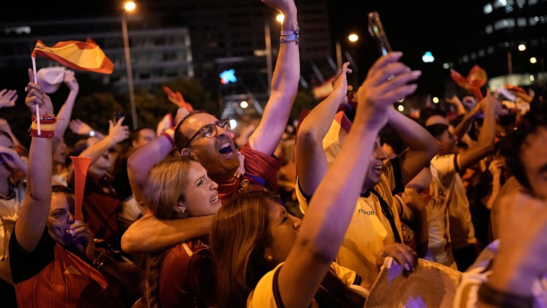 Espanha vibra com o bicampeonato mundial e enche as ruas de celebração