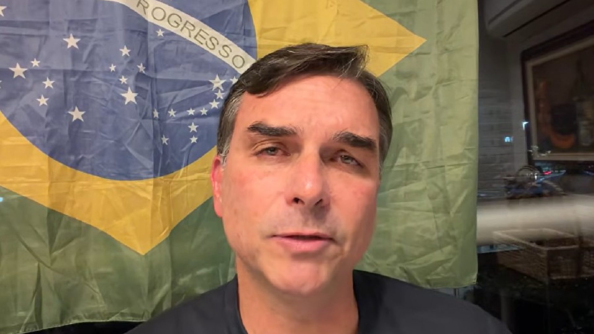 Campanha de Flávio Bolsonaro ajusta estratégia para superar turbulências pré-convenção