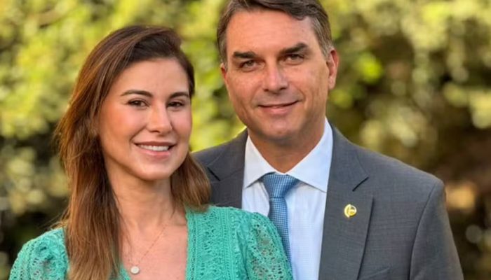 Fernanda Bolsonaro intensifica presença pública em campanha do marido e confronta histórico