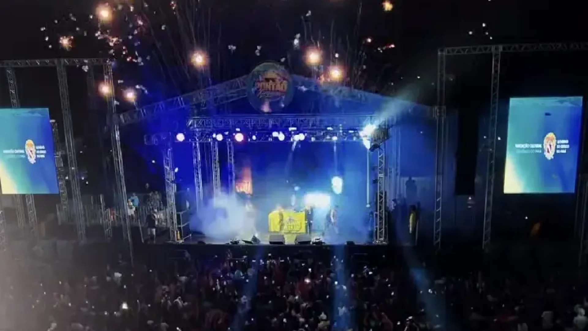 Praia do Pontão reúne multidão em fim de semana com show de Mc Jacaré e Amado Batista