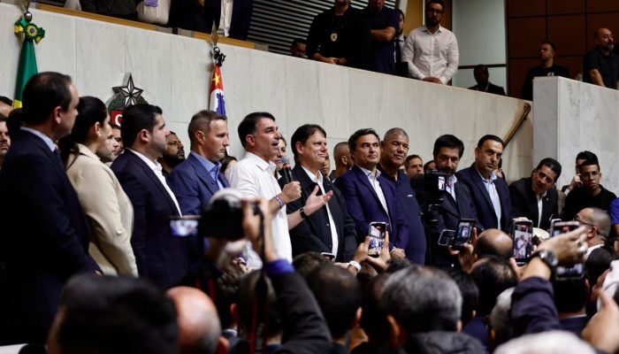 Flávio Bolsonaro busca aliança partidária em SP com convite de Ciro Nogueira
