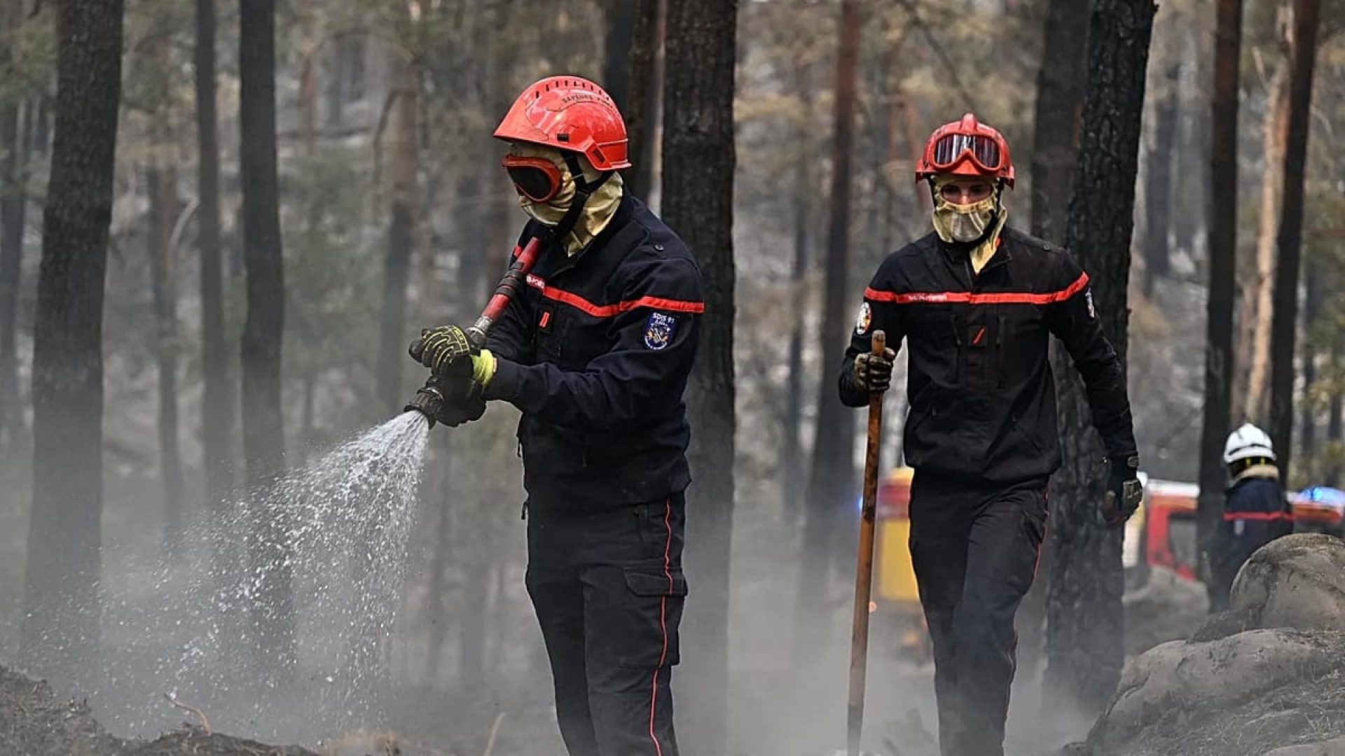 Tragédia em Bordéus: incêndio próximo a aeroporto deixa dois bombeiros mortos