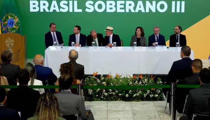 Governo federal libera R$ 18,5 bilhões para socorrer empresas afetadas por tarifas americanas