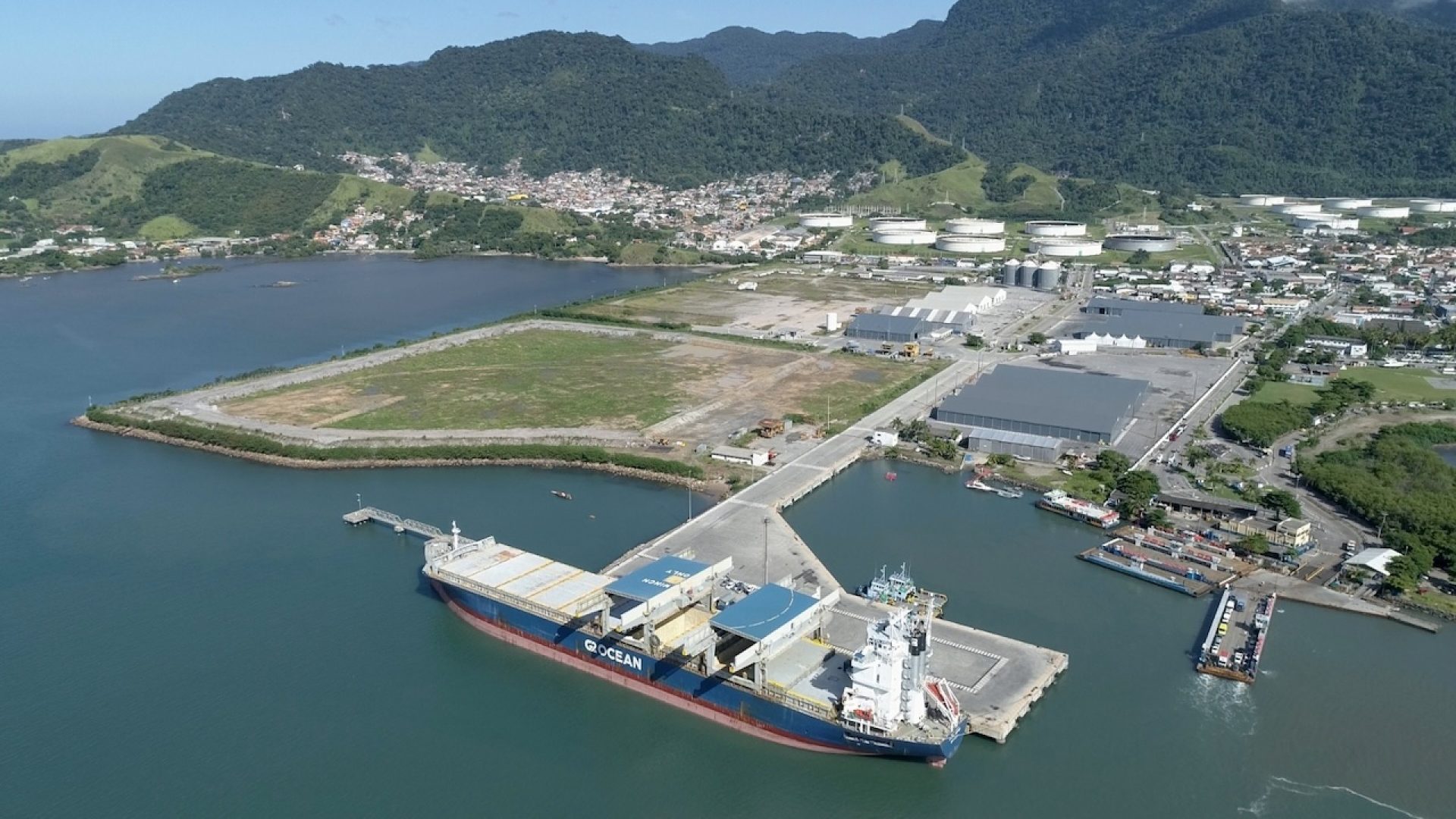 Rota exclusiva conecta Contorno Sul da Tamoios ao Porto de São Sebastião e retira caminhões da cidade