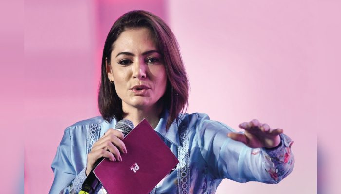 Vídeo de Michelle Bolsonaro aceitando desculpas de Flávio revela negociação política