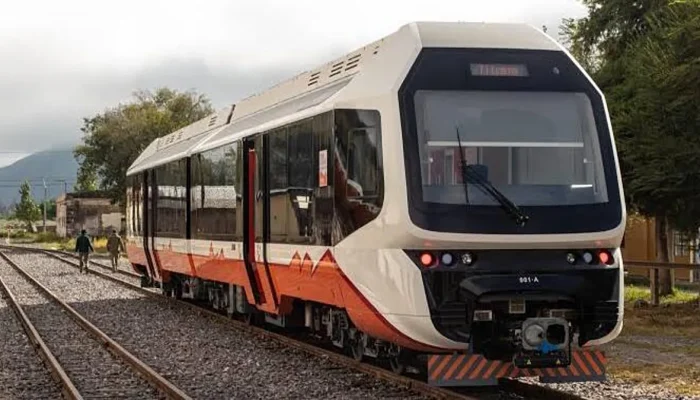 Inovação nos Andes: Argentina lança trem solar que opera com baterias recarregadas