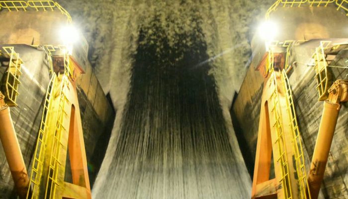 Itaipu abre vertedouro para regular nível do reservatório após chuvas intensas