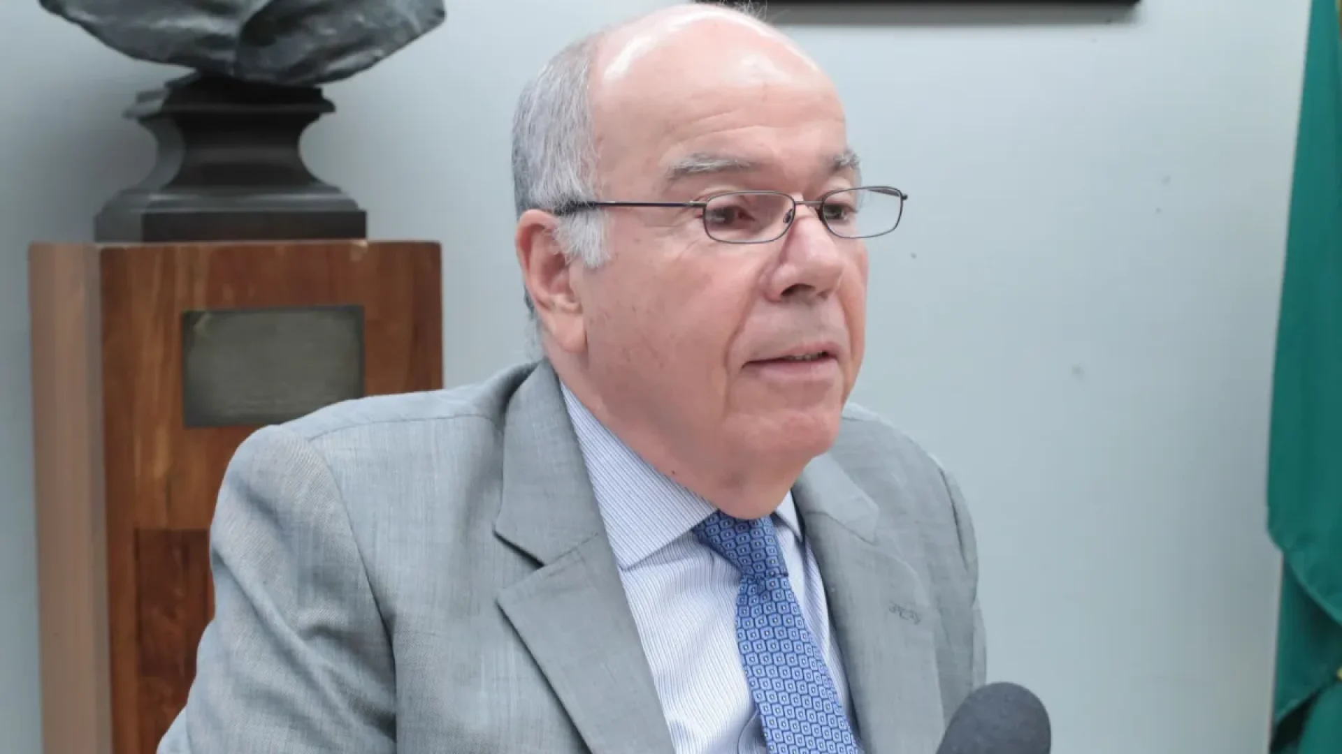 Itamaraty convoca embaixador após críticas de Milei ao governo brasileiro