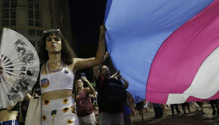 Justiça determina que governo do Amazonas amplie assistência a pessoas trans