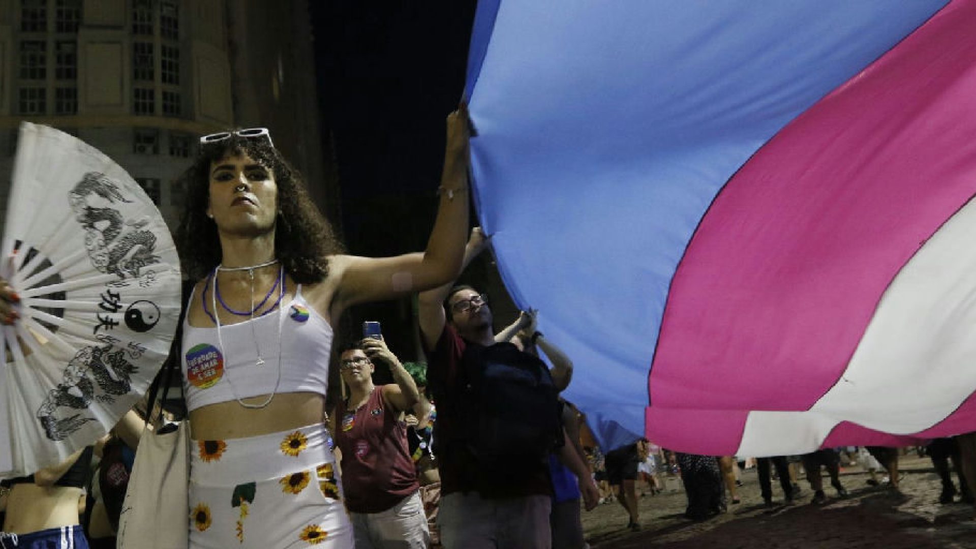 Justiça determina que governo do Amazonas amplie assistência a pessoas trans