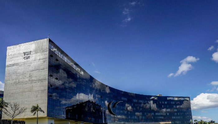 Justiça do Trabalho impõe multa milionária ao Assaí por condições precárias e riscos a trabalhadores