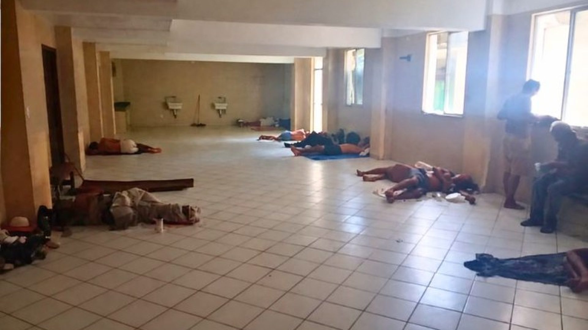 Justiça é acionada contra precarização extrema no atendimento a sem-teto em Belém