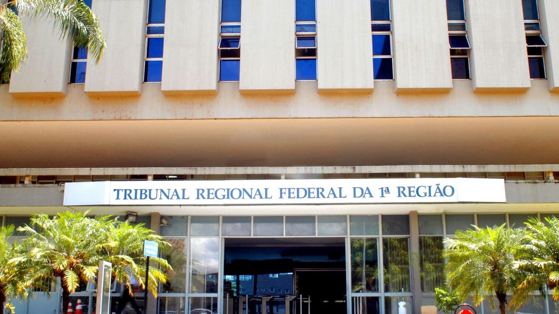 Justiça Federal suspende norma que autorizava dentistas a realizar harmonização orofacial