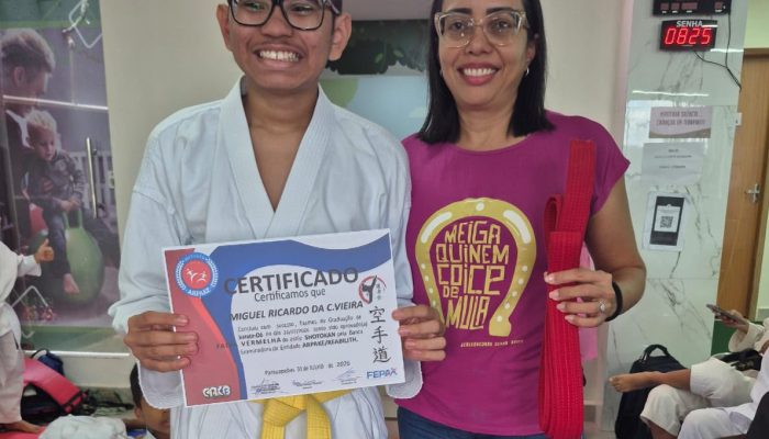 Karatê inclusivo: jovens com neurodesenvolvimento celebram avanço em exame de faixa