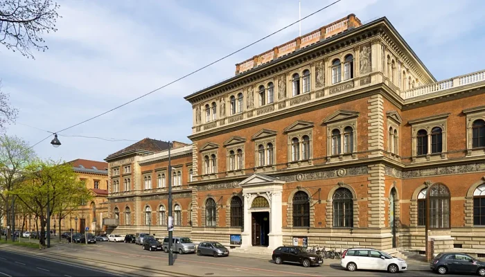 Ladrões compram ingressos e roubam colar milionário em museu de Viena