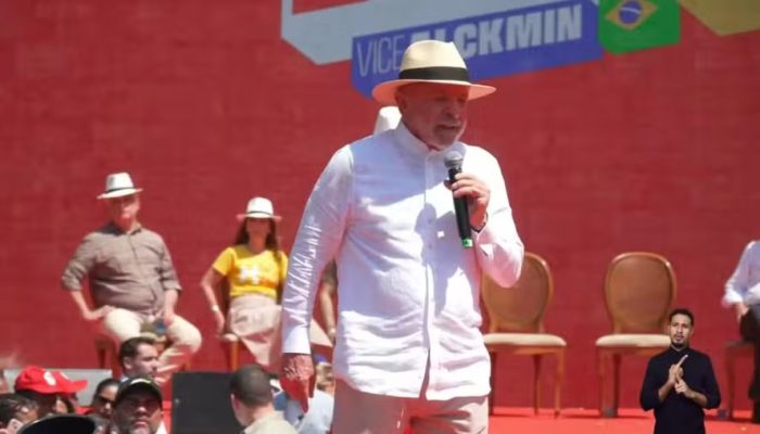 Lula critica interferência estrangeira e alerta sobre futuro da democracia brasileira