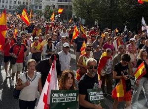 Milhares marcham em Madrid por eleições antecipadas e defesa de Ceuta
