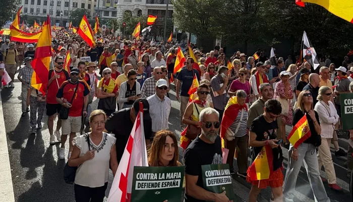 Milhares marcham em Madrid por eleições antecipadas e defesa de Ceuta