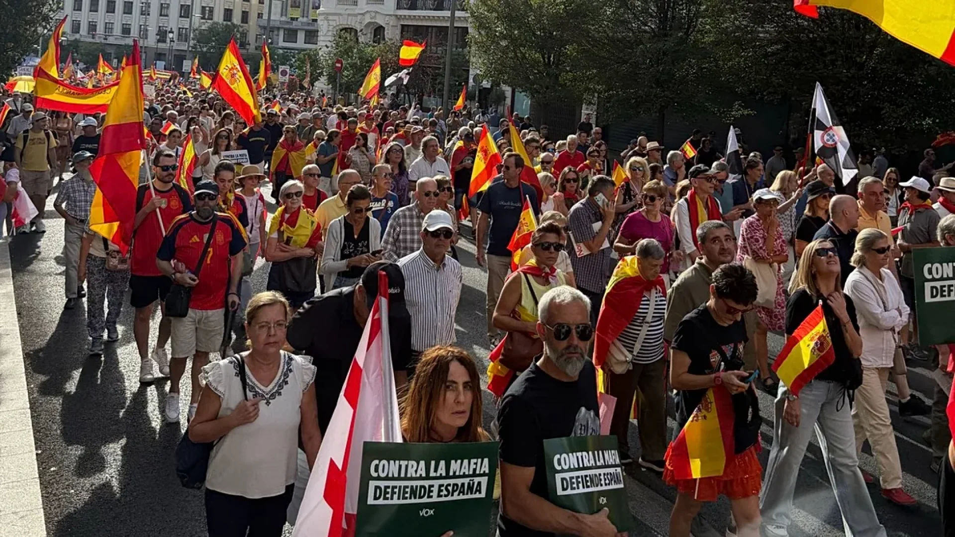 Milhares marcham em Madrid por eleições antecipadas e defesa de Ceuta