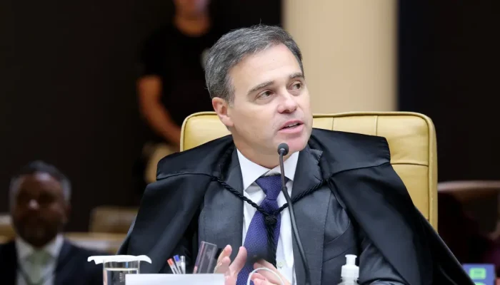 Ministro Mendonça alerta para risco de tumulto em julgamento do STF sobre dados de celular