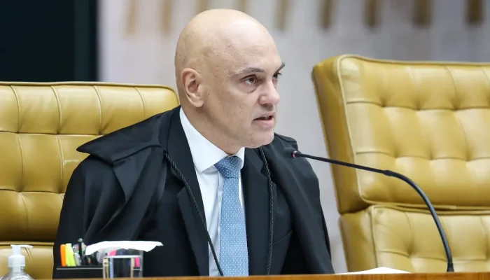 Moraes solicita parecer da PGR após ausência de Flávio Bolsonaro em depoimento à PF
