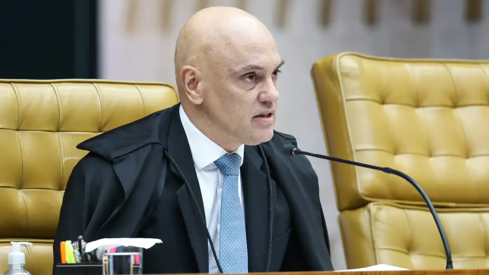Moraes solicita parecer da PGR após ausência de Flávio Bolsonaro em depoimento à PF