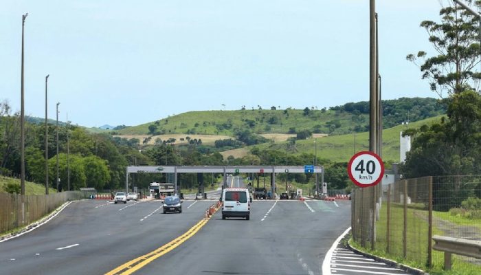 Movimento em rodovias pedagiadas registra alta em agosto impulsionado por veículos leves