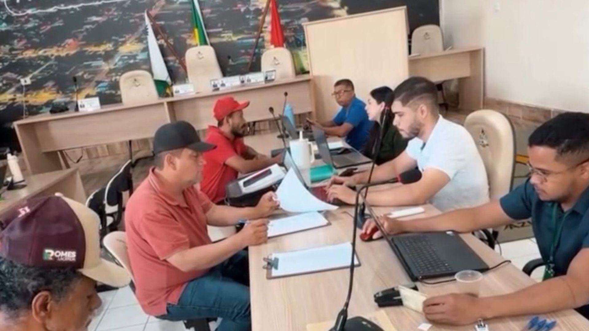 Mutirão Multisserviços garante regularização para agricultores de Água Azul do Norte