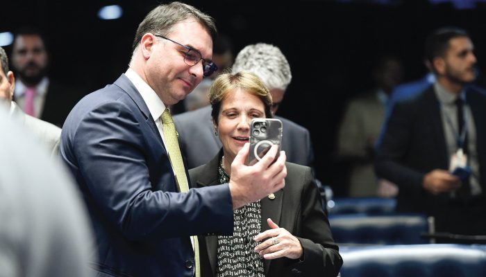 Neutralidade do PP frustra planos de Flávio Bolsonaro para vice-presidência