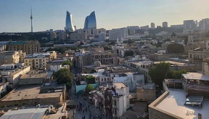 Paris e Baku iniciam normalização de relações após perdão a cidadão francês