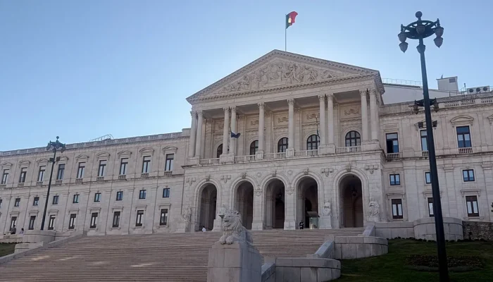 Parlamento português retoma trabalhos com foco em revisão constitucional e orçamento