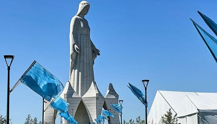 Polónia inaugura a maior estátua de Nossa Senhora da Europa em cerimónia solene
