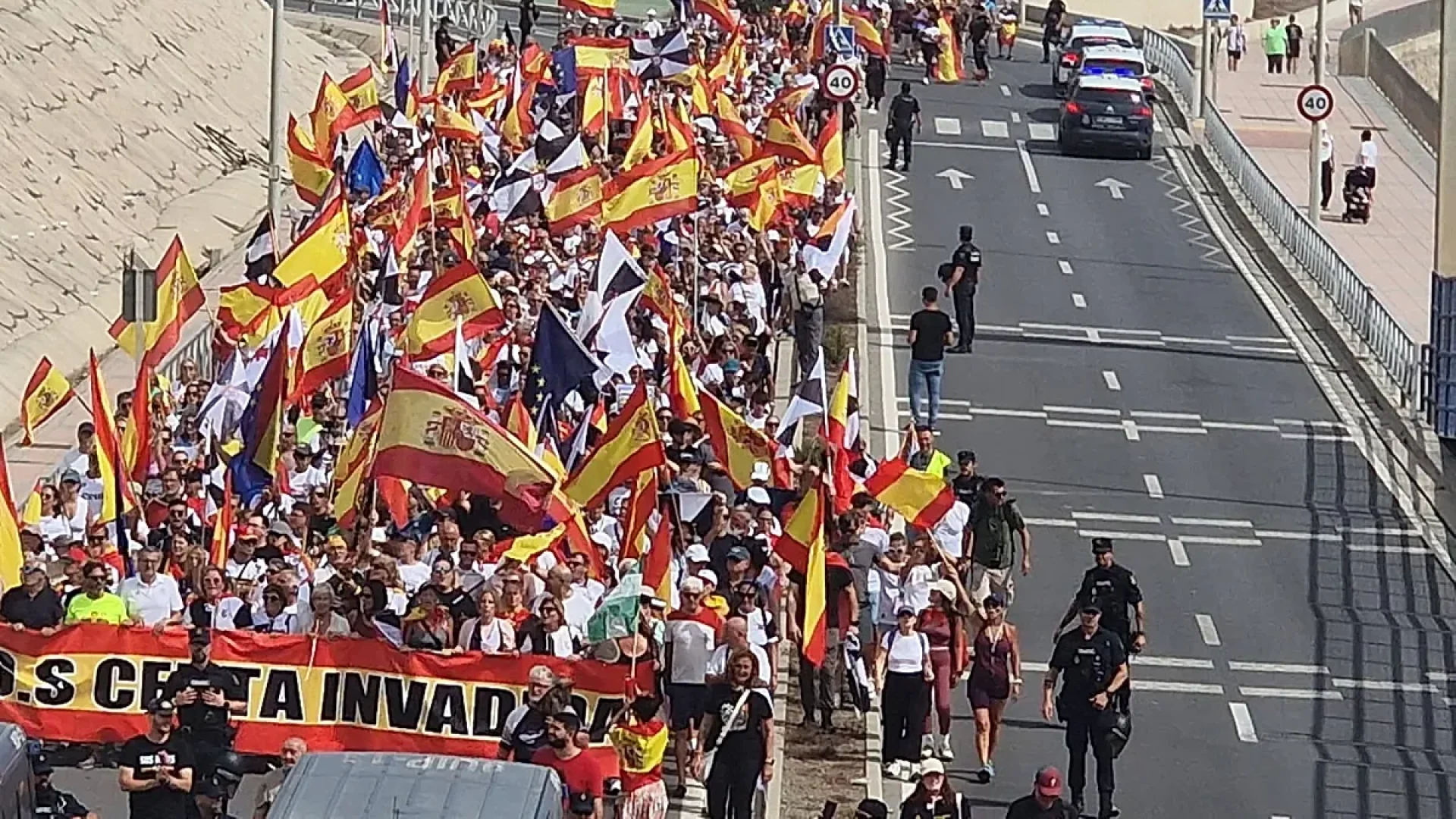 População de Ceuta protesta e exige soluções para a persistente crise migratória