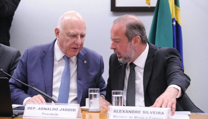 Possível adiamento do leilão LRCAP pode gerar perdas, adverte ministro