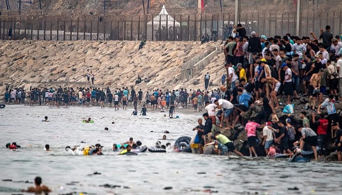 Presidente de Ceuta classifica crise migratória como invasão e exige deportações